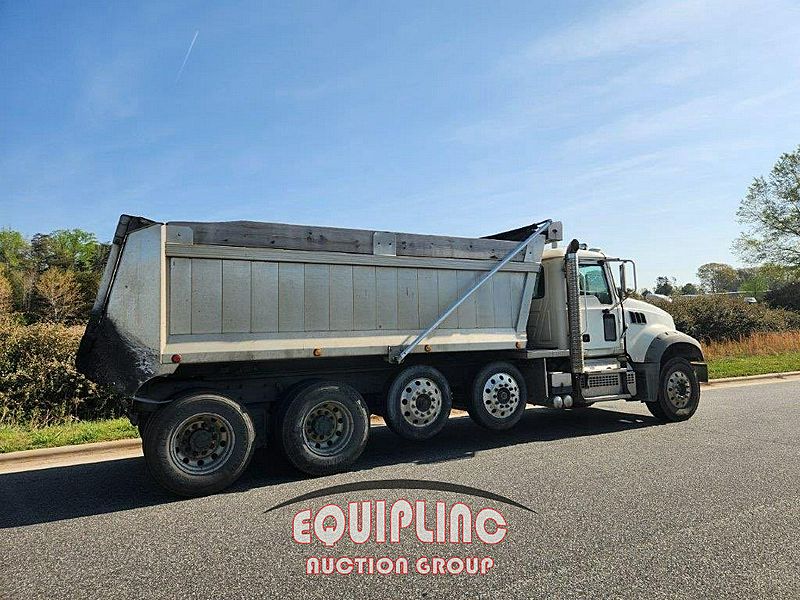 2020 Mack GR64F