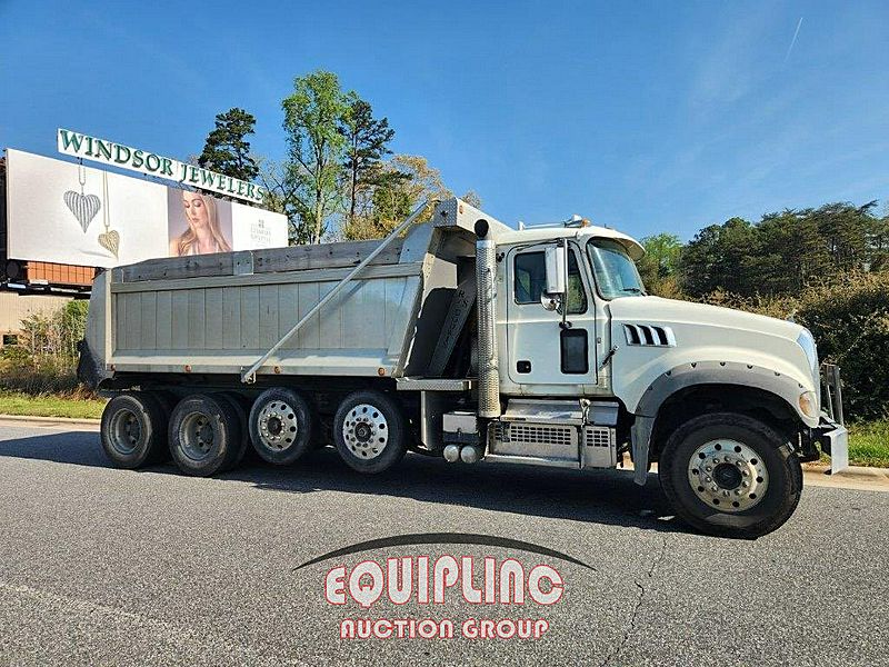 2020 Mack GR64F