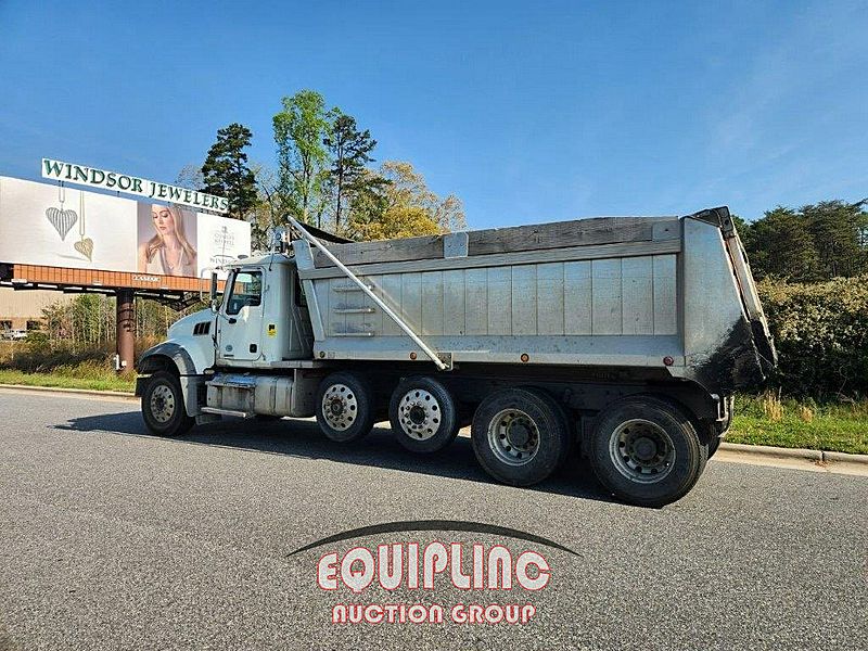 2020 Mack GR64F
