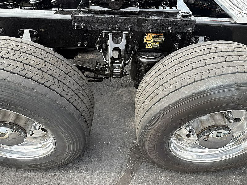 2022 Peterbilt 389