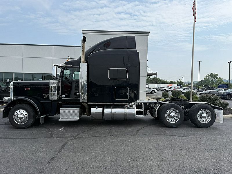 2022 Peterbilt 389