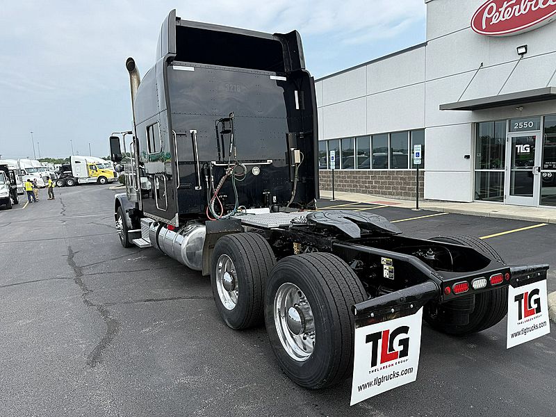 2022 Peterbilt 389