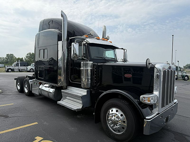 2022 Peterbilt 389