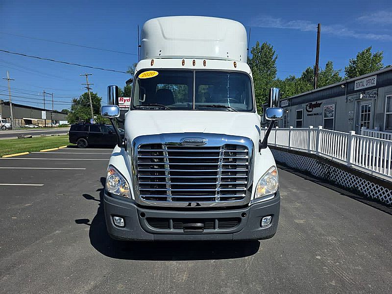 2020 Freightliner CASCADIA 113