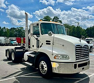 2012 Mack Pinnacle CXU613 - Day Cab