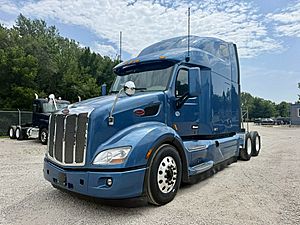 2022 Peterbilt 579 - Sleeper Truck
