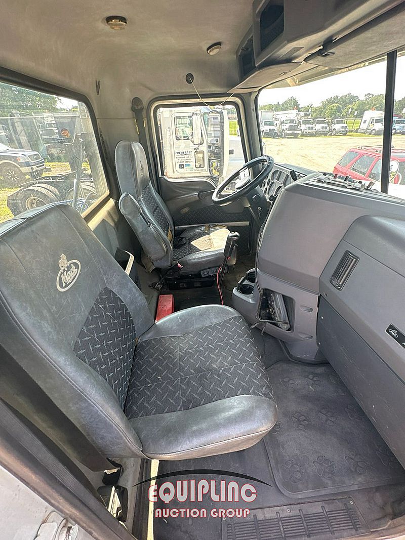 2014 Mack Pinnacle