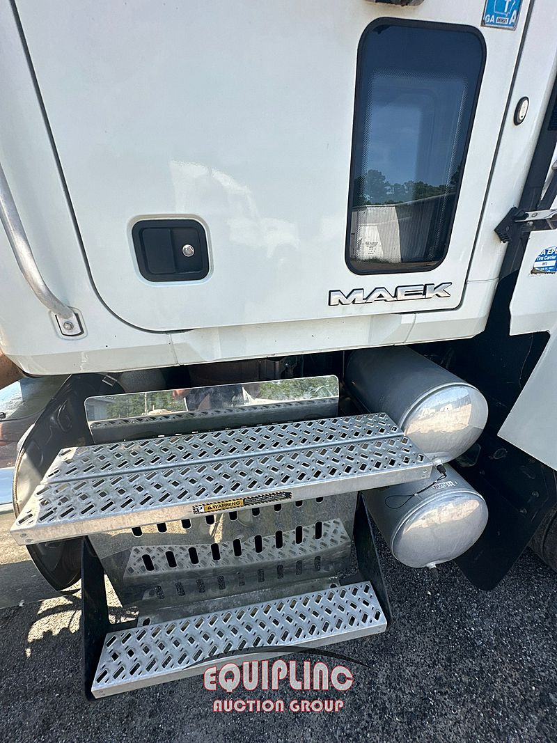 2014 Mack Pinnacle