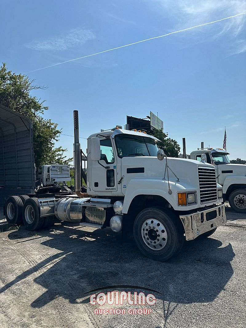2014 Mack Pinnacle