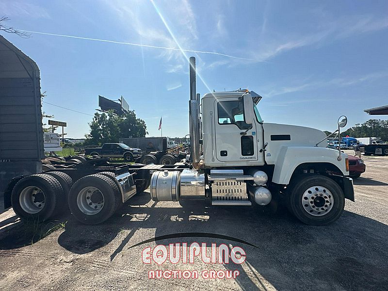 2014 Mack Pinnacle