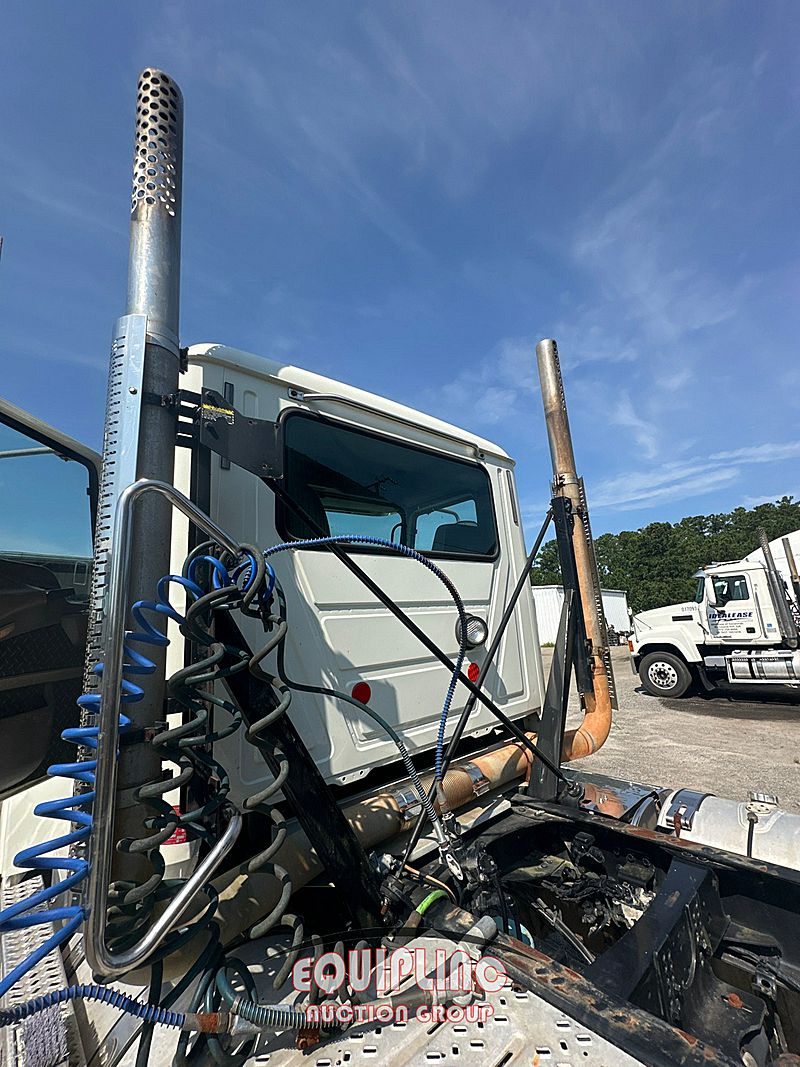 2014 Mack Pinnacle