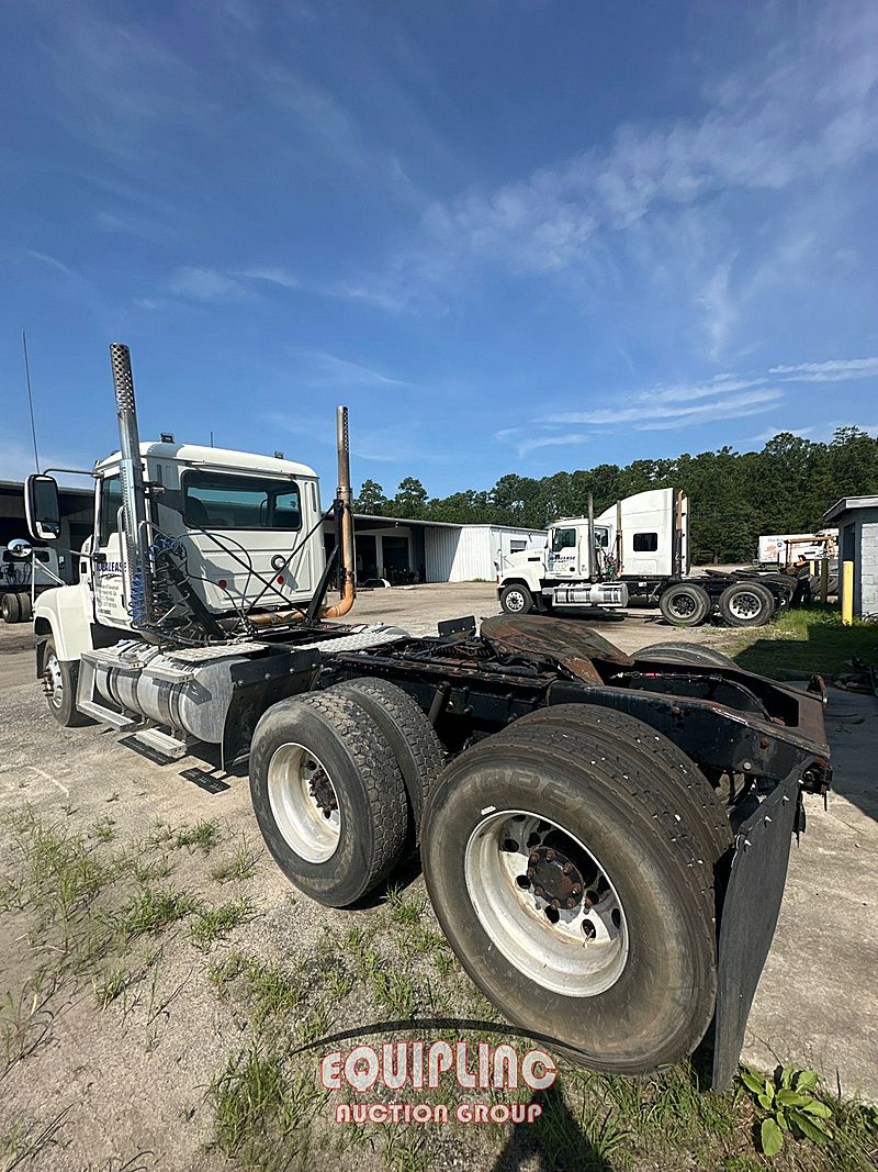 2014 Mack Pinnacle