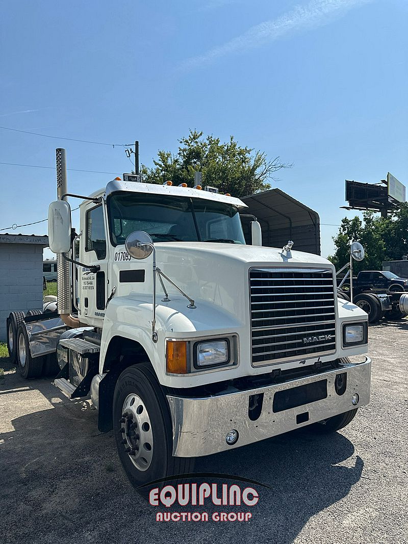 2014 Mack Pinnacle
