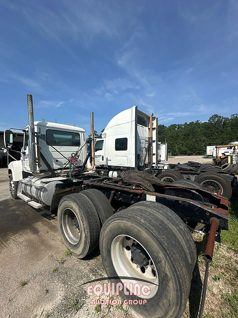 2014 Mack Pinnacle