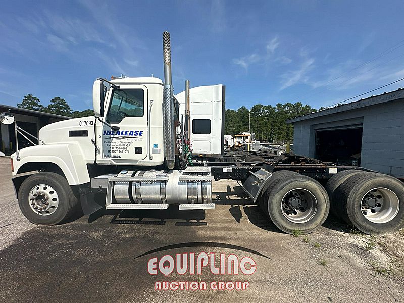 2014 Mack Pinnacle