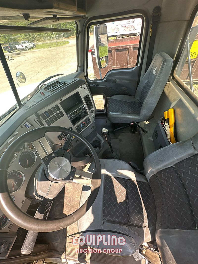 2014 Mack Pinnacle