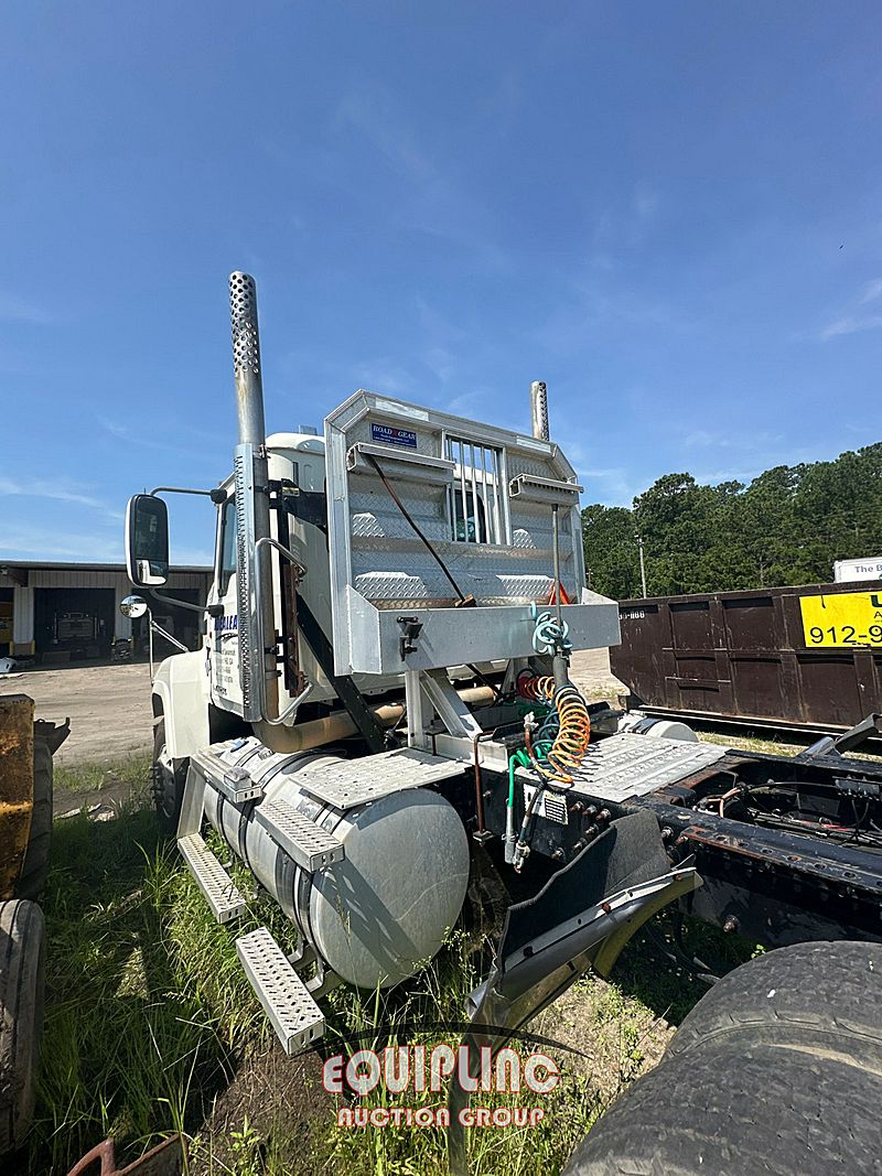 2014 Mack Pinnacle