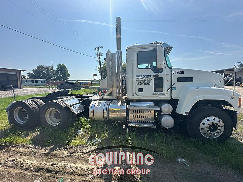2014 Mack Pinnacle
