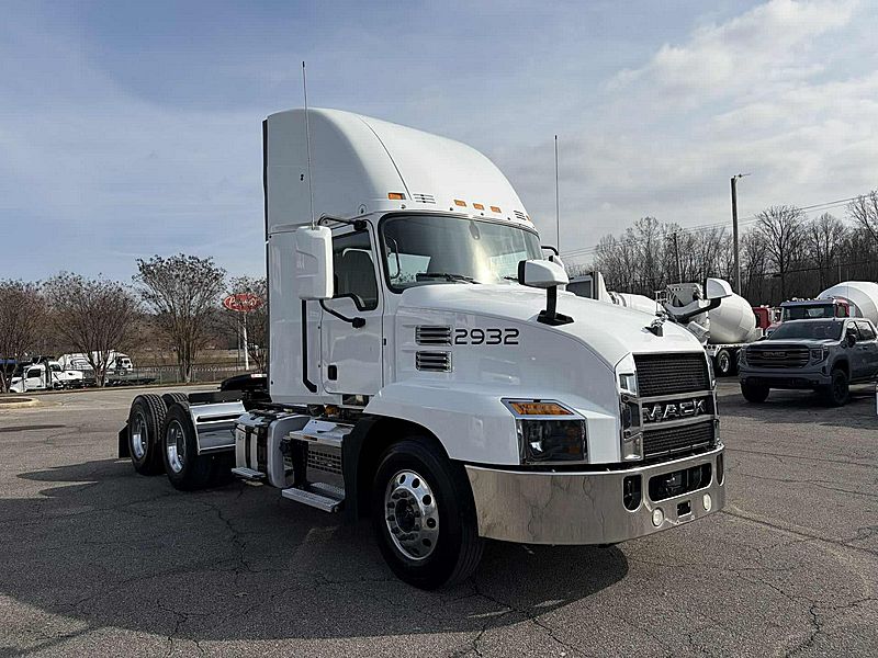 2023 Mack AN64T