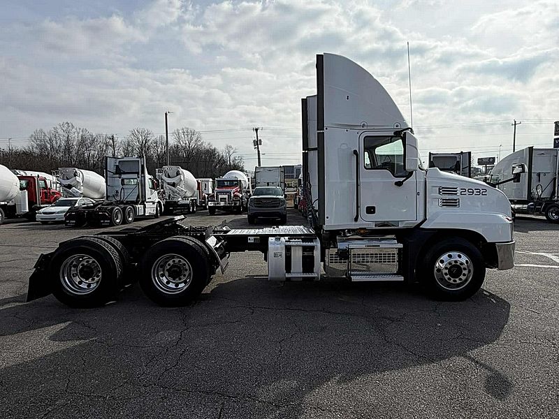 2023 Mack AN64T