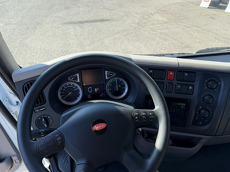 2025 Peterbilt 220EV