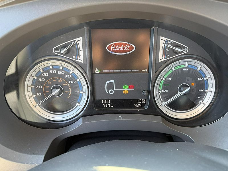 2025 Peterbilt 220EV