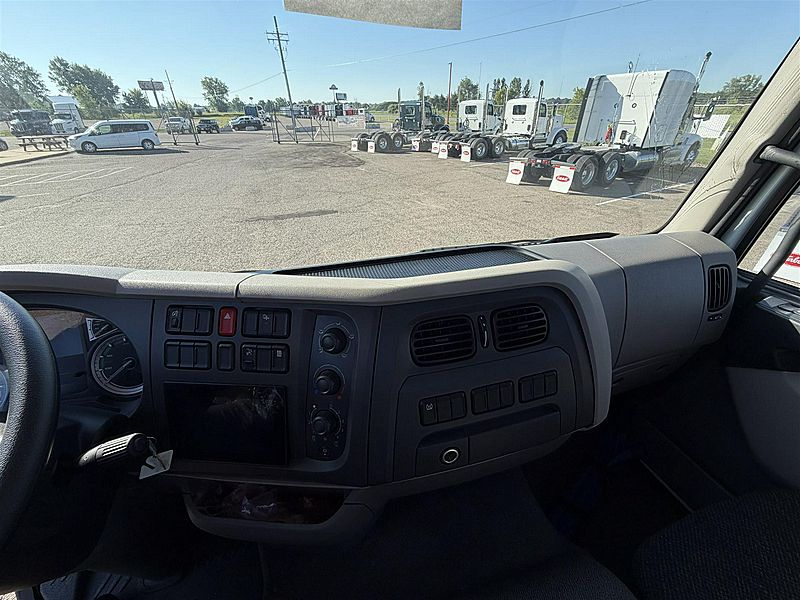 2025 Peterbilt 220EV