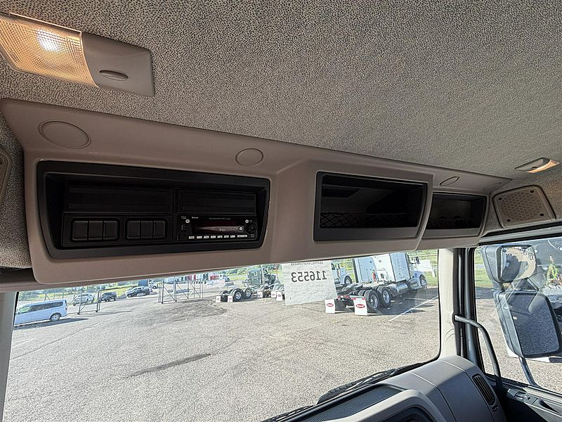 2025 Peterbilt 220EV