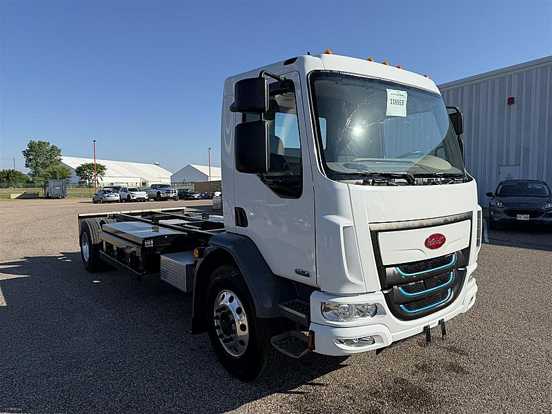 2025 Peterbilt 220EV
