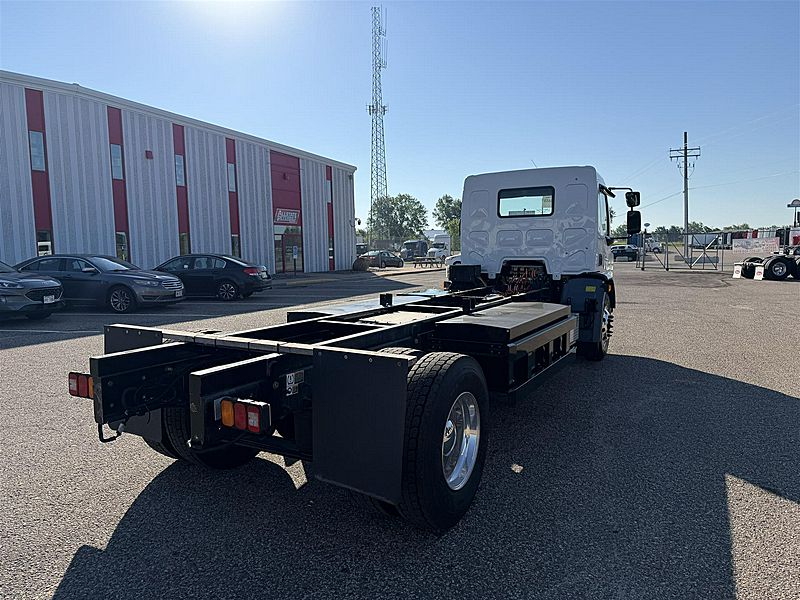 2025 Peterbilt 220EV