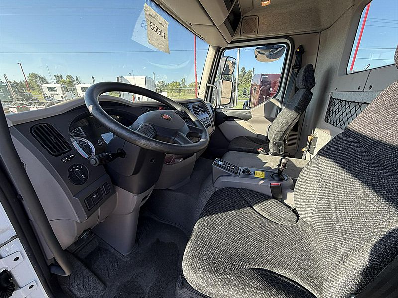 2025 Peterbilt 220EV