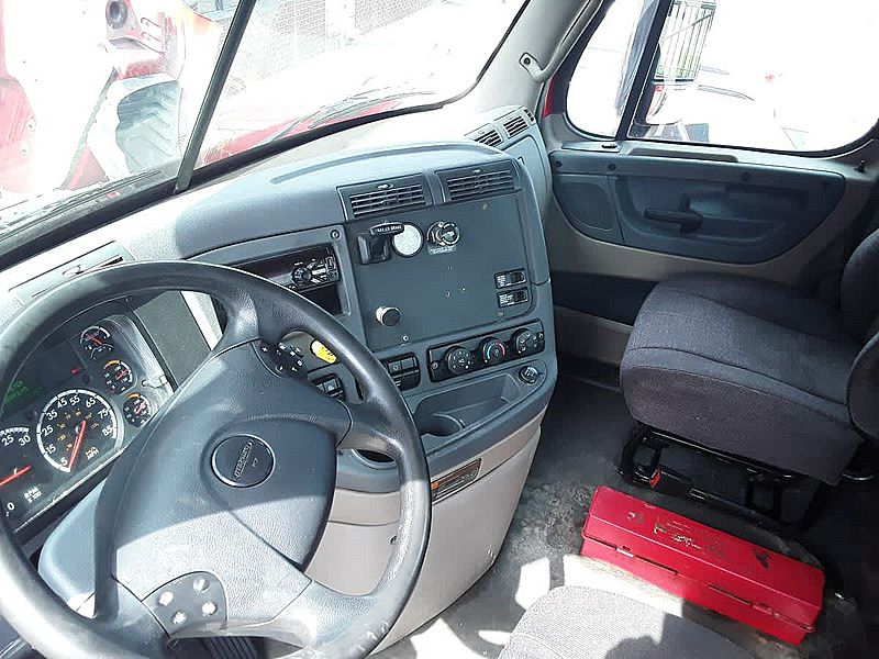 2020 Freightliner CASCADIA 113