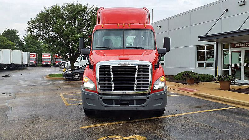 2019 Freightliner CASCADIA 113