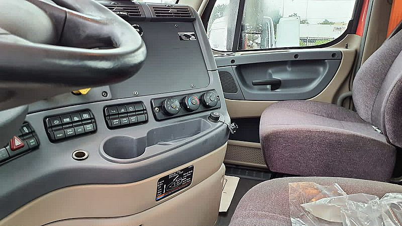 2019 Freightliner CASCADIA 113