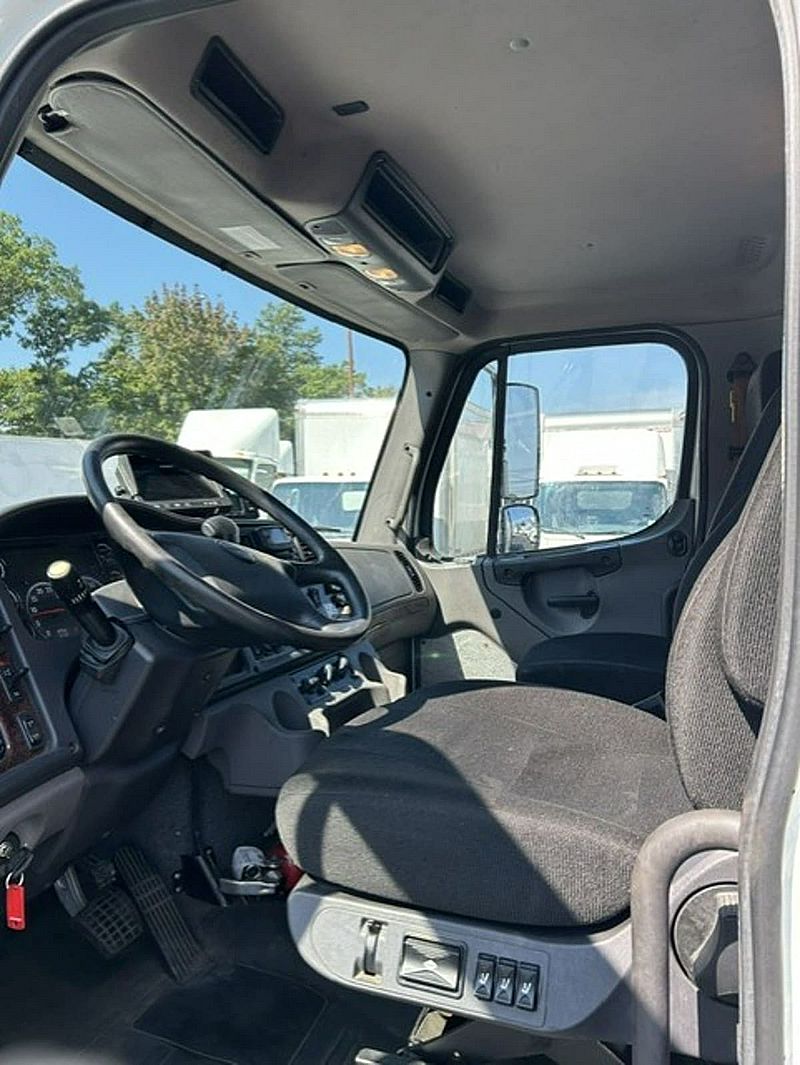 2020 Freightliner M2 106