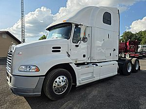 2016 Mack Pinnacle CXU613 - Sleeper Truck