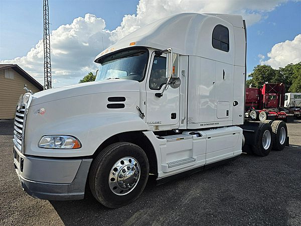 2016 Mack CXU613 - Sleeper Truck