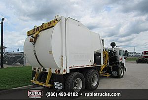 2018 Peterbilt 520 - Refuse Truck