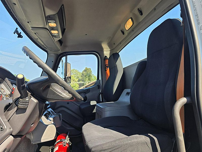2016 Freightliner M2