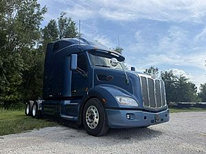 2022 Peterbilt 579 - Sleeper Truck