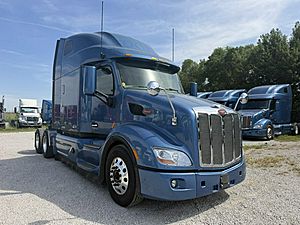 2022 Peterbilt 579 - Sleeper Truck