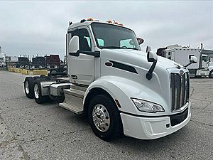 2022 Peterbilt 579 - Day Cab