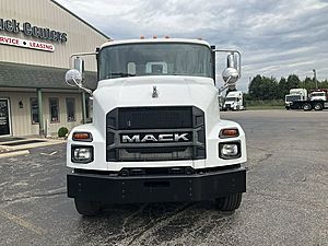 2021 Mack MD642 - Box Truck