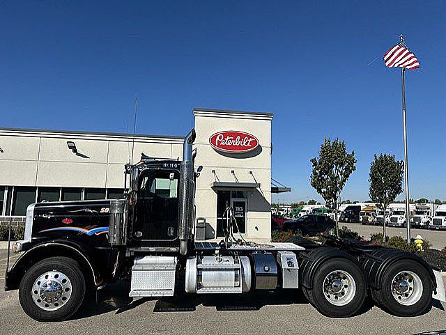 2022 Peterbilt 389