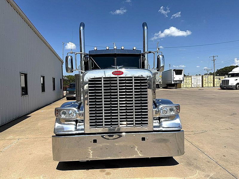 2024 Peterbilt 389