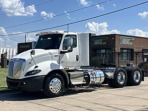 2021 International RH613 - Daycab