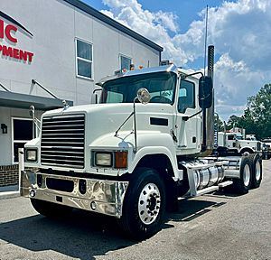 2014 Mack Pinnacle CHU613 - Day Cab