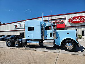 2017 Peterbilt 389 - Sleeper Truck