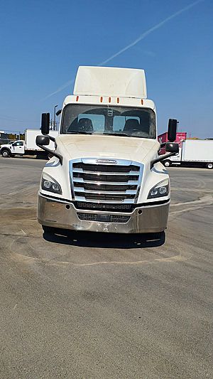 2019 Freightliner Cascadia - Day Cab
