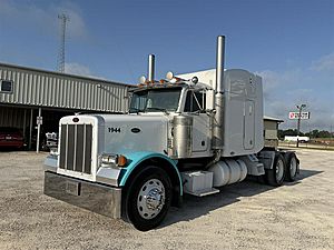 2005 Peterbilt 379 - Sleeper Truck